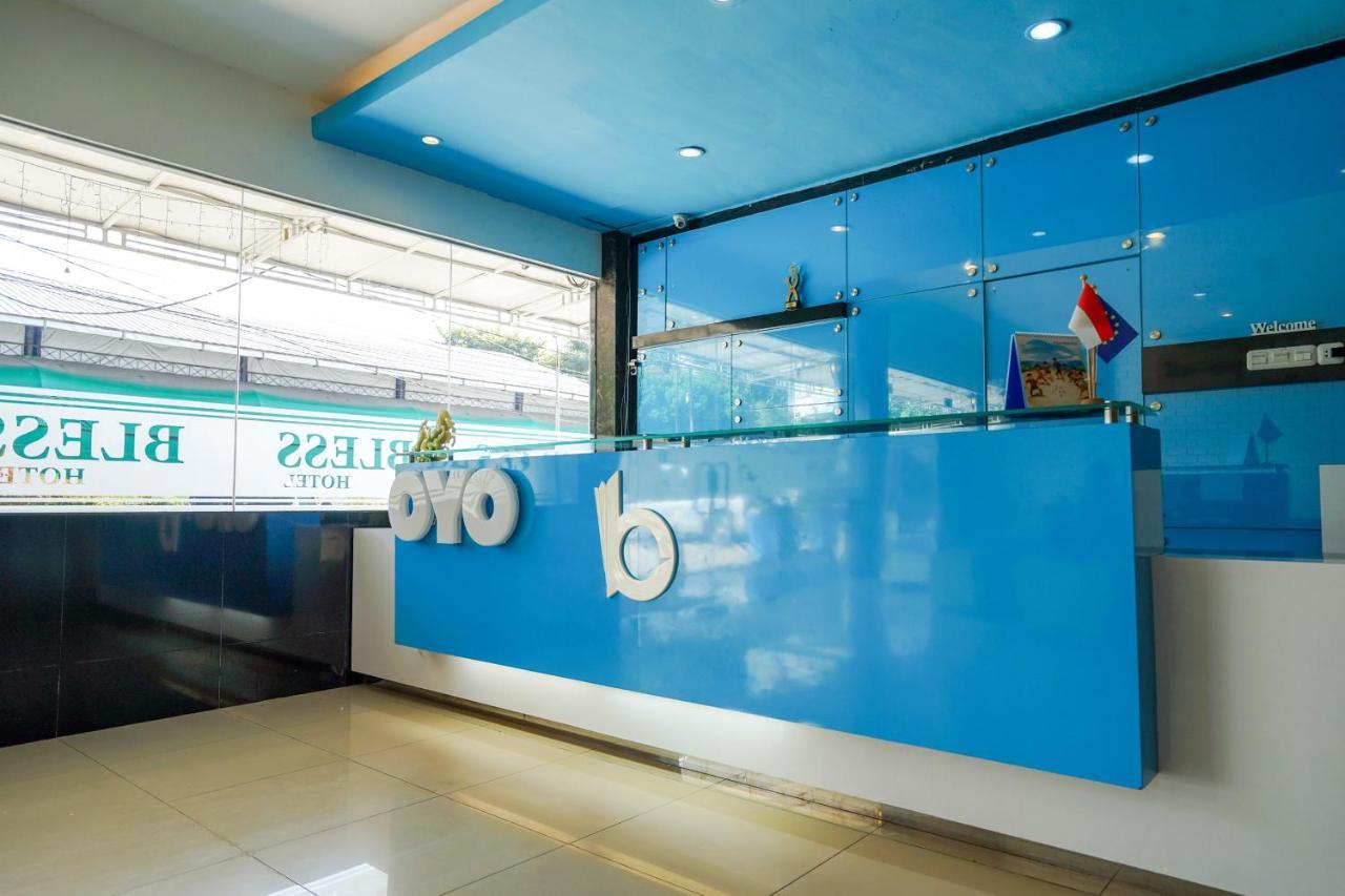 Oyo 575 Blessing Hotel Palembang Exterior foto