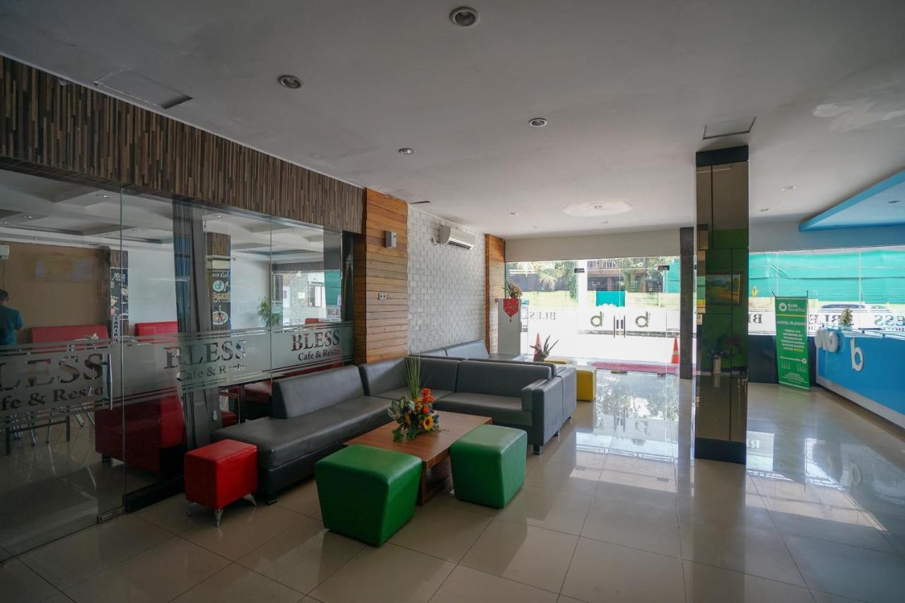 Oyo 575 Blessing Hotel Palembang Exterior foto