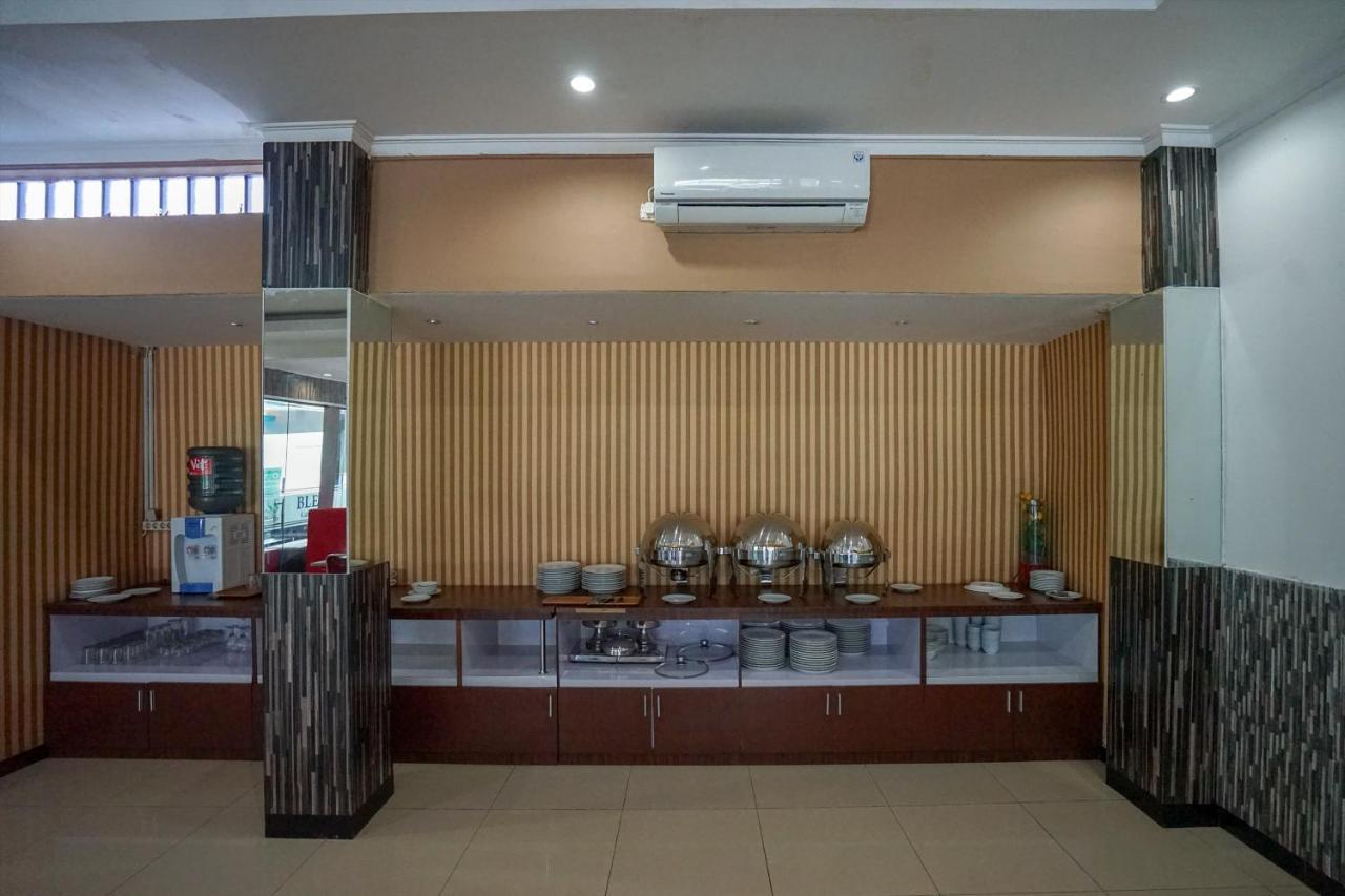 Oyo 575 Blessing Hotel Palembang Exterior foto