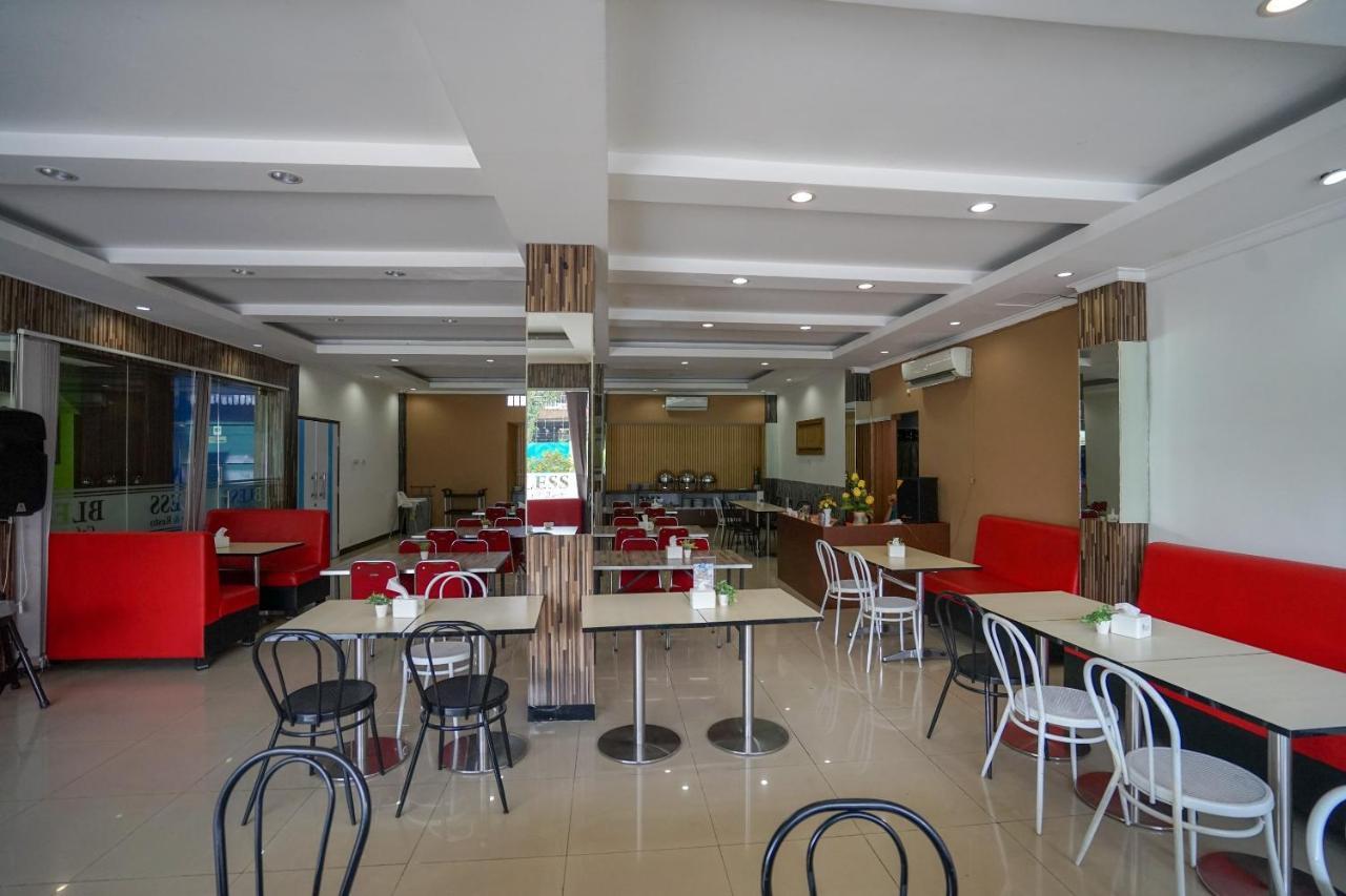 Oyo 575 Blessing Hotel Palembang Exterior foto