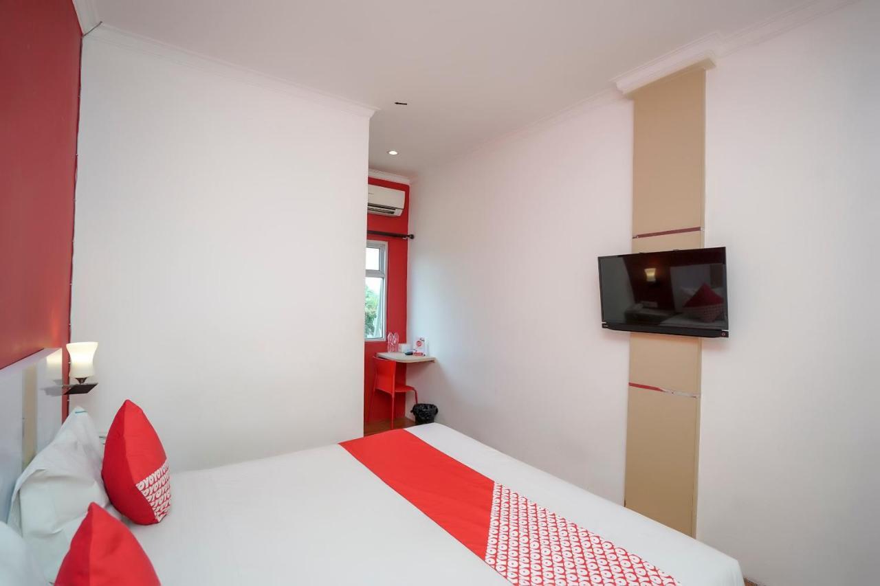 Oyo 575 Blessing Hotel Palembang Exterior foto
