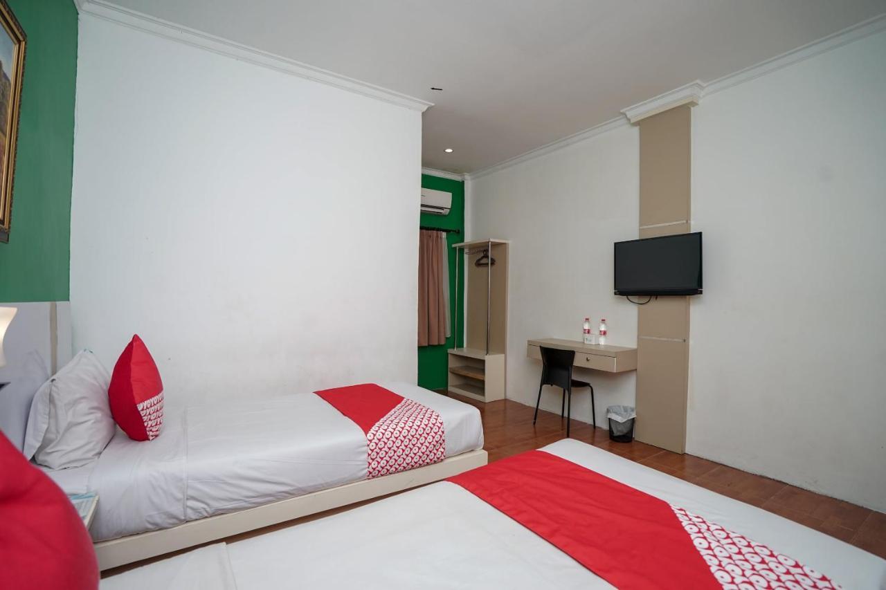 Oyo 575 Blessing Hotel Palembang Exterior foto