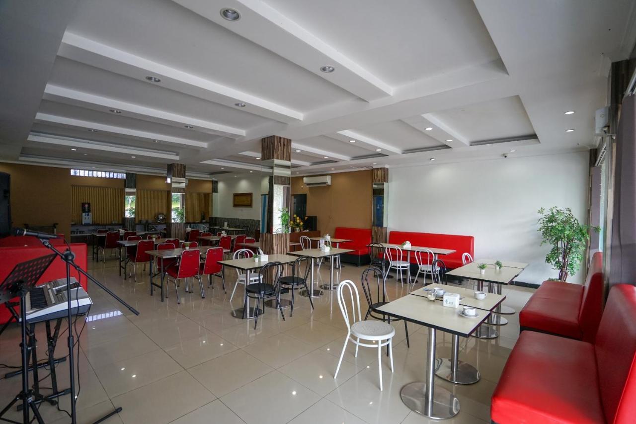 Oyo 575 Blessing Hotel Palembang Exterior foto
