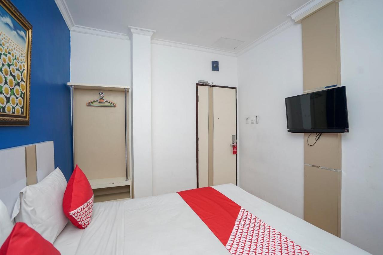 Oyo 575 Blessing Hotel Palembang Exterior foto