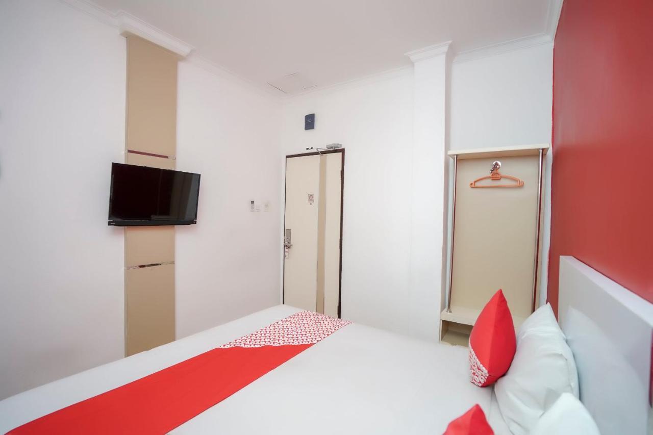 Oyo 575 Blessing Hotel Palembang Exterior foto