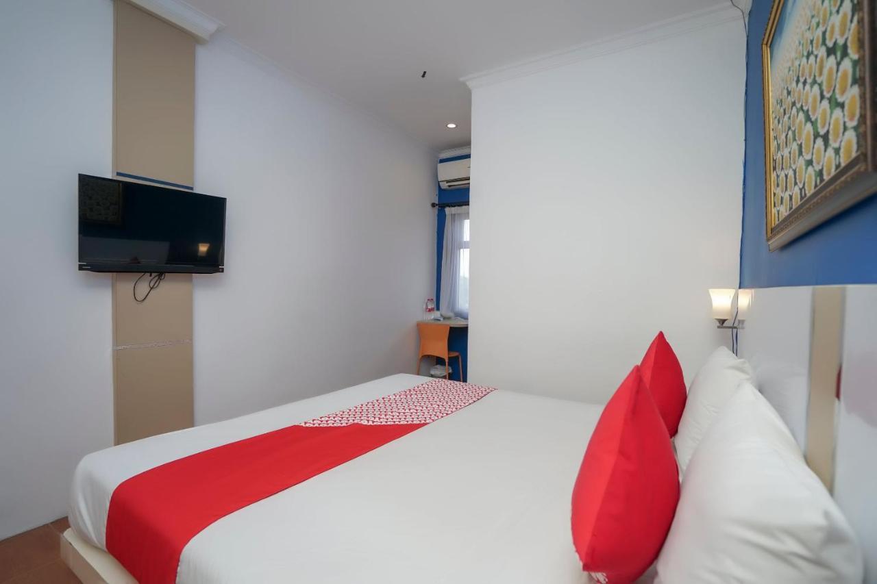 Oyo 575 Blessing Hotel Palembang Exterior foto