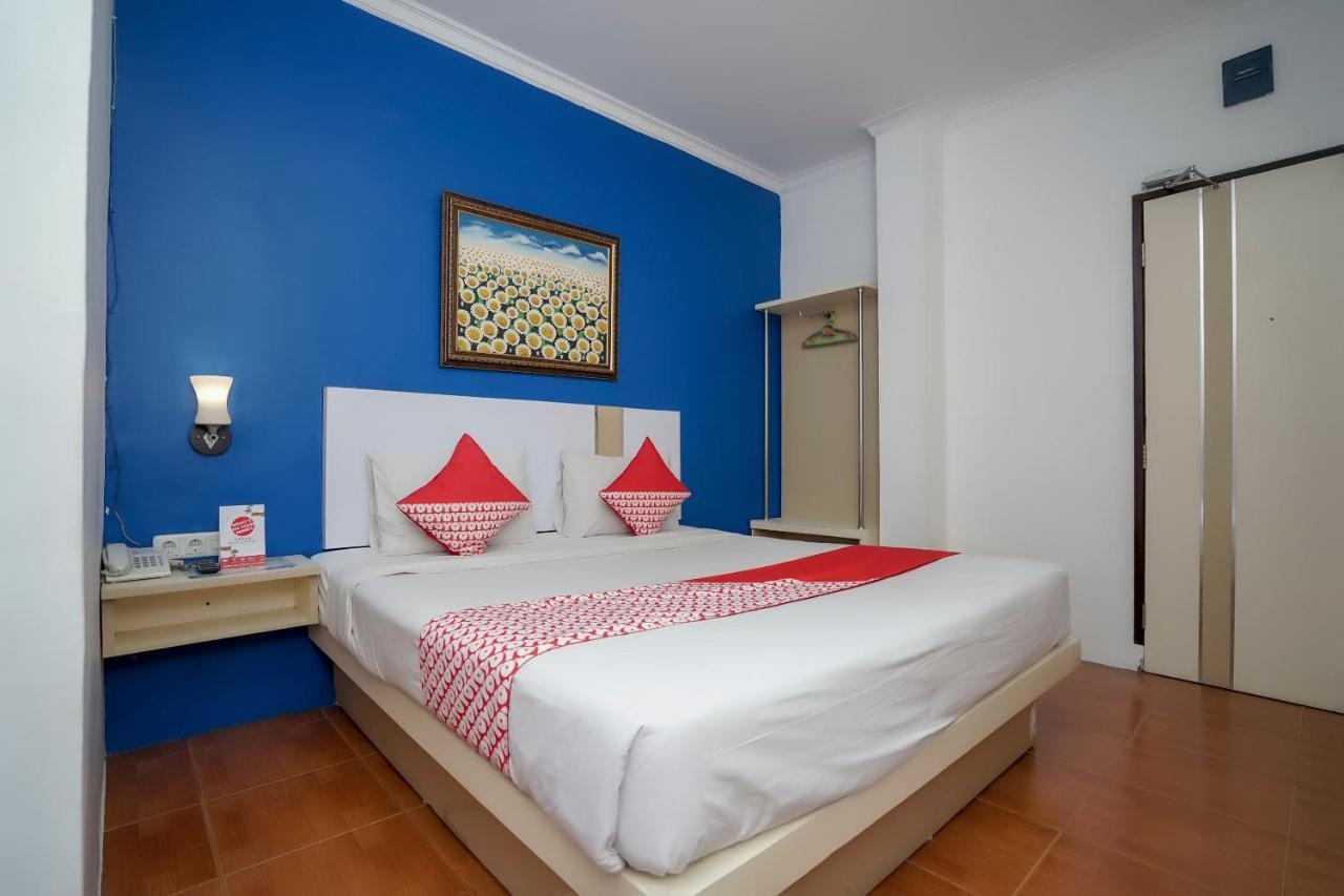 Oyo 575 Blessing Hotel Palembang Exterior foto