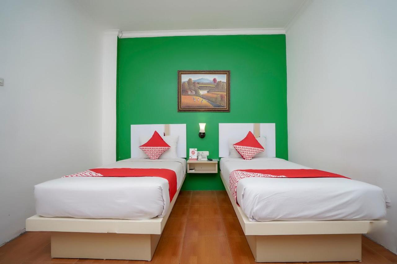 Oyo 575 Blessing Hotel Palembang Exterior foto