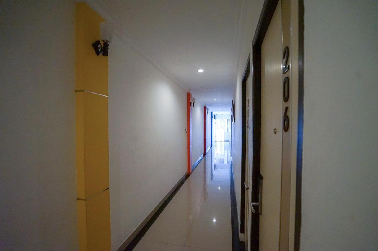 Oyo 575 Blessing Hotel Palembang Exterior foto