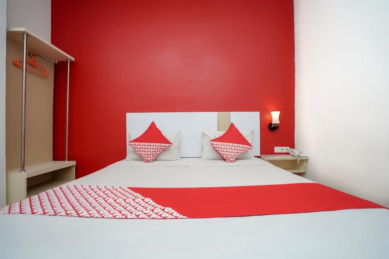 Oyo 575 Blessing Hotel Palembang Exterior foto