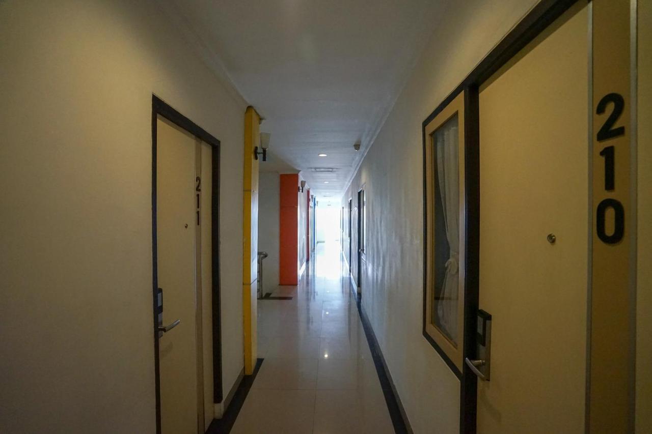 Oyo 575 Blessing Hotel Palembang Exterior foto