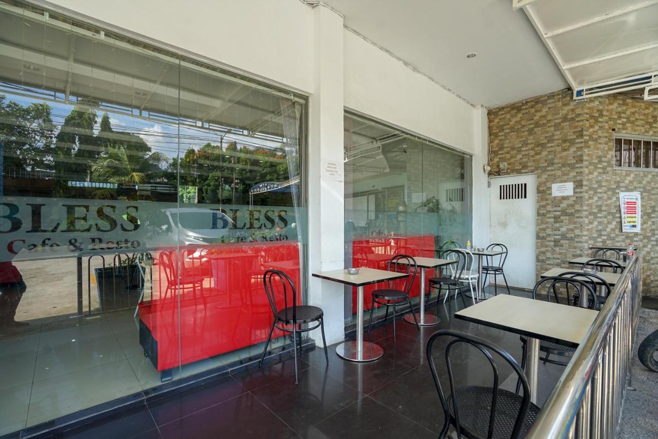 Oyo 575 Blessing Hotel Palembang Exterior foto