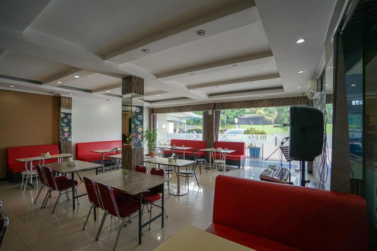 Oyo 575 Blessing Hotel Palembang Exterior foto